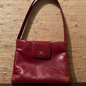 Authentic Vintage Chanel CC shoulder bag burgundy quilted lambskin